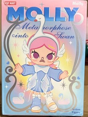 Molly Metamorphose Into Swan Pop Mart Figure